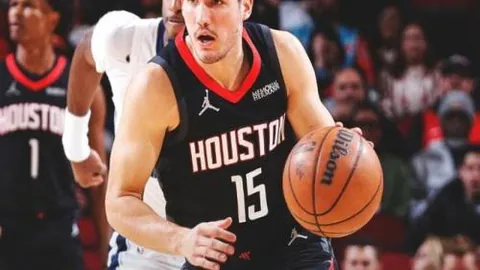 M. Marquez在2025-17澳洲GP决赛中起跑失误后仍成功夺冠