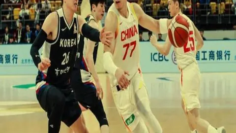 《女足换帅决议引发热议，教练委员会一致力挺新篇章》